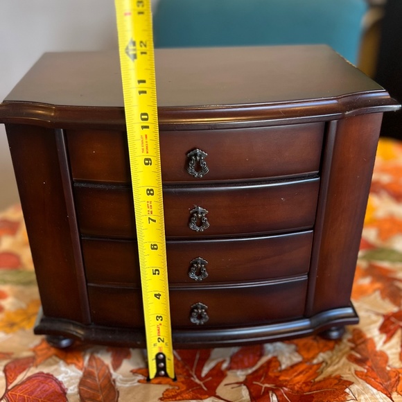 Vintage Mahogany Jewelry Box - Picture 4 of 9